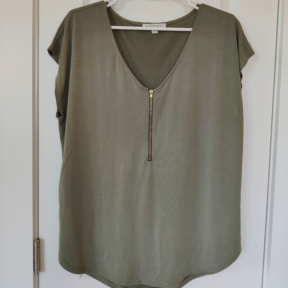 💚Flowy Green Envelope Blouse w/ Front Zipper